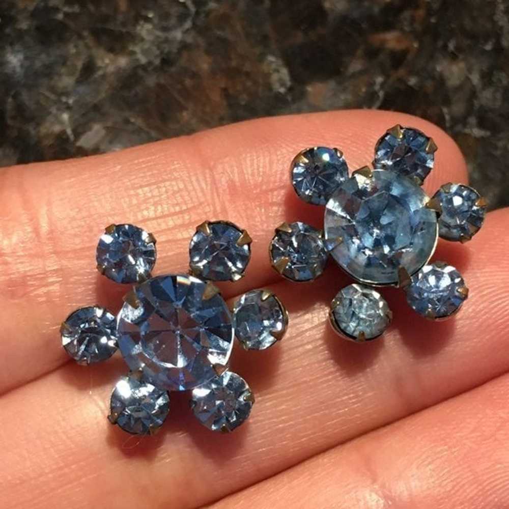 Vintage blue flower rhinestone earrings - image 2