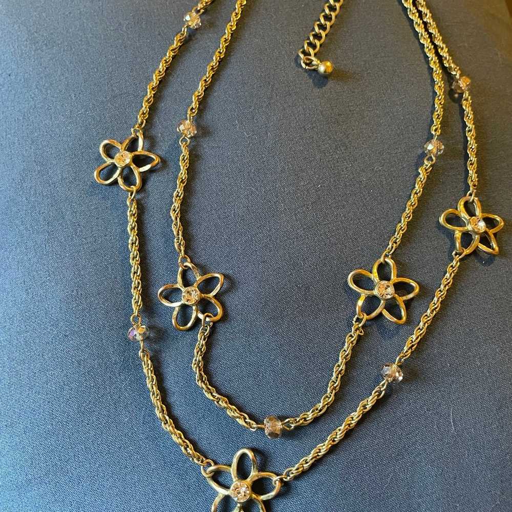 Vintage gold tone flower necklace - image 1