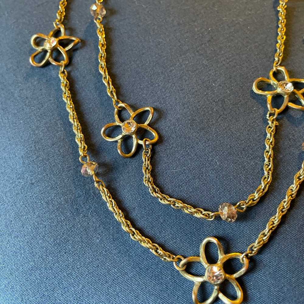 Vintage gold tone flower necklace - image 2