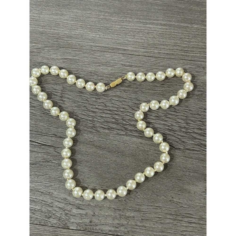 Lovely Vintage Faux Pearl Necklace. Measures 17" - image 2