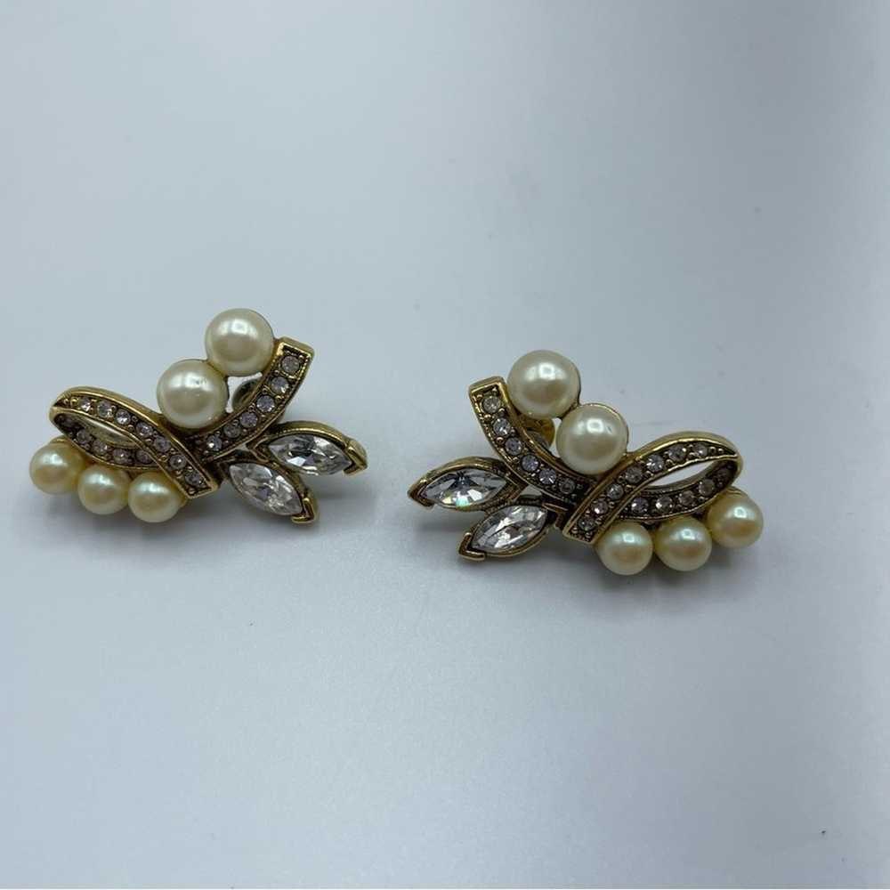 Vintage Gold Tone Faux Pearl & Rhinestone Earring… - image 5