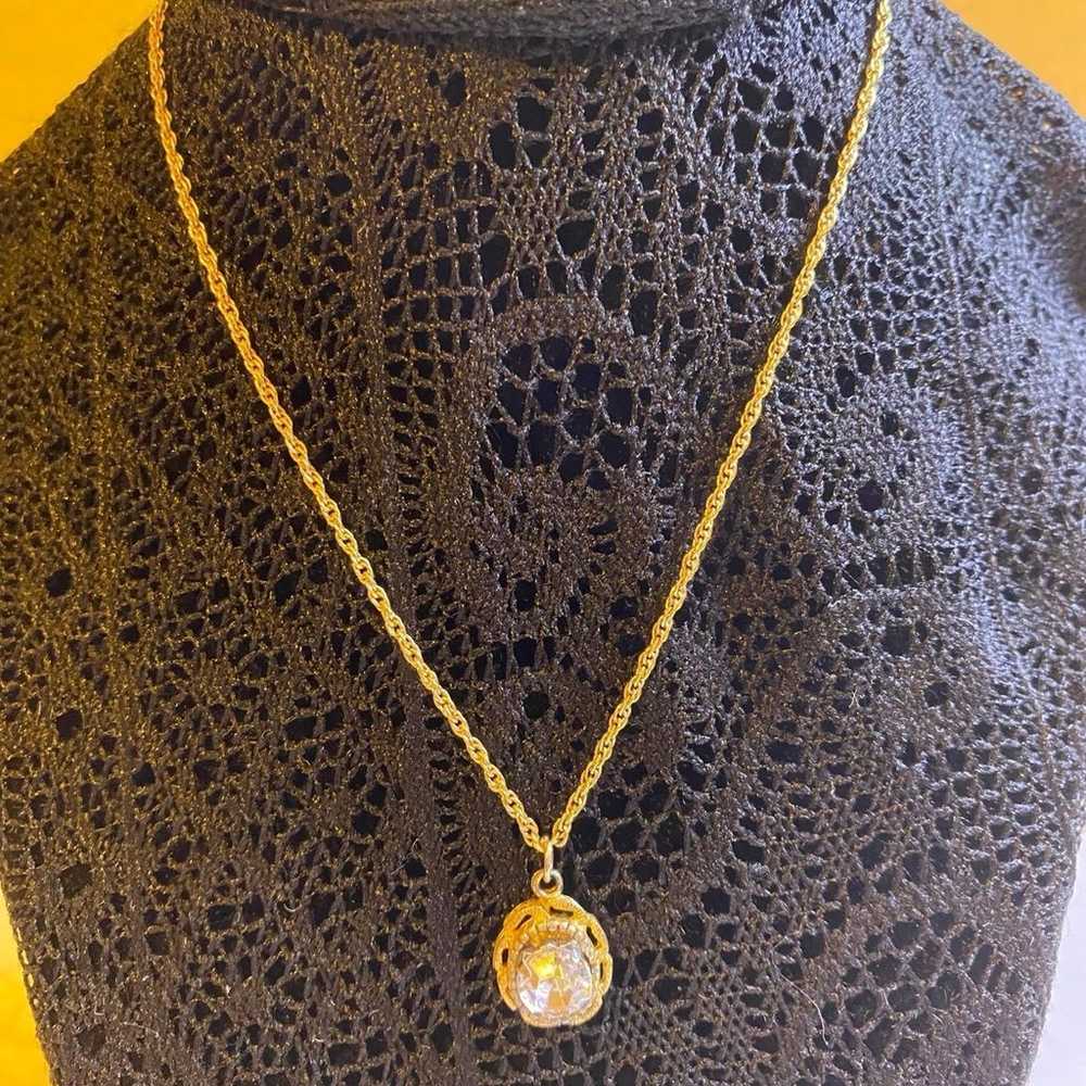 Vintage Avon Gold Tone Necklace with Pendant - image 3