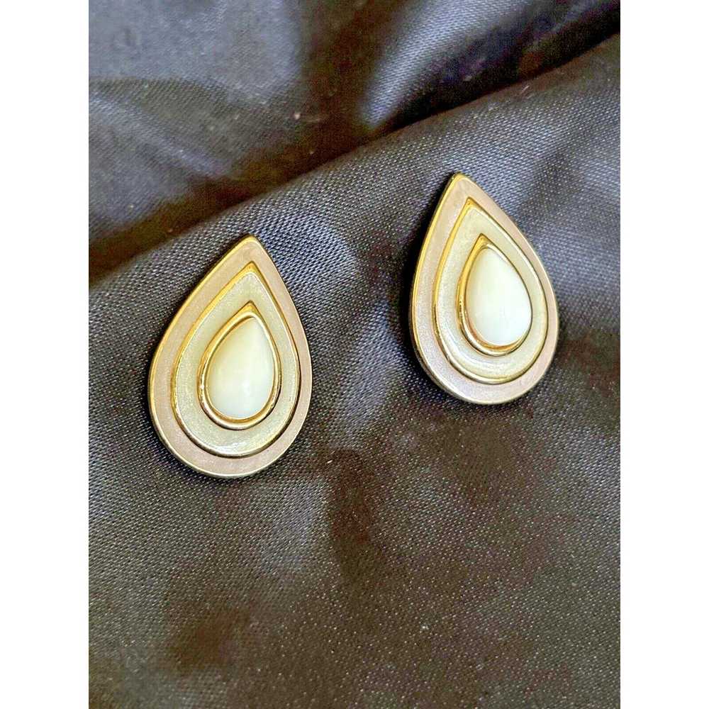 Vintage Trifari Drop Stud Earrings Enamel & White… - image 5