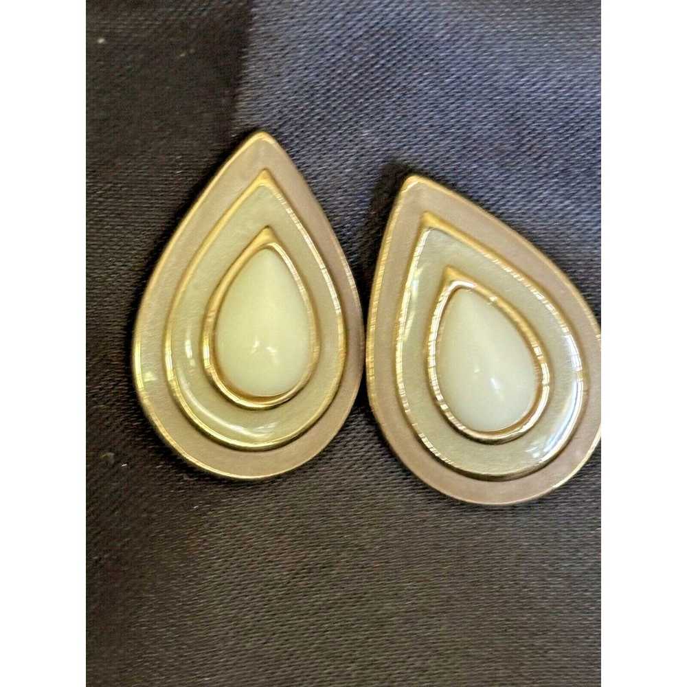 Vintage Trifari Drop Stud Earrings Enamel & White… - image 8