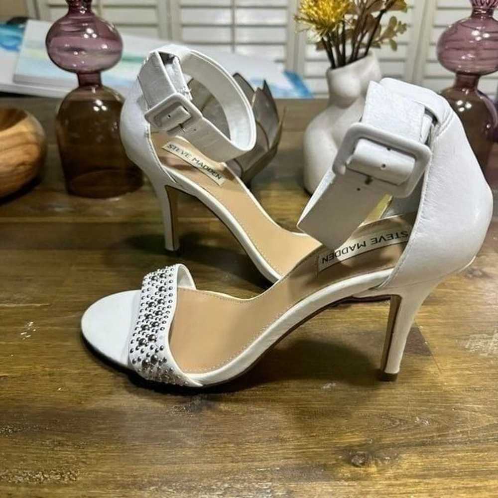 Steve Madden White Silver Studded Ankle Heels Siz… - image 3