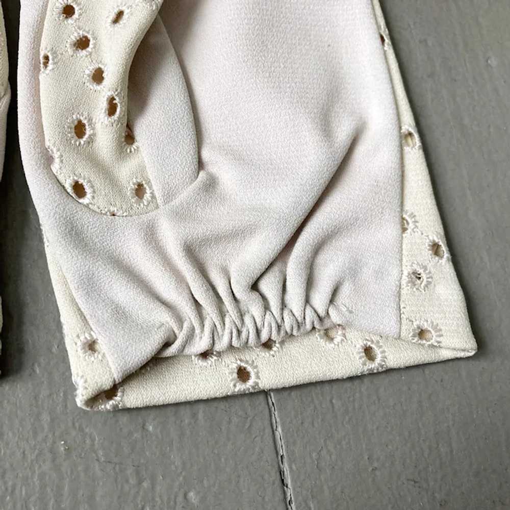 1960s Vintage Creamy White Summer Eyelet Gloves b… - image 10