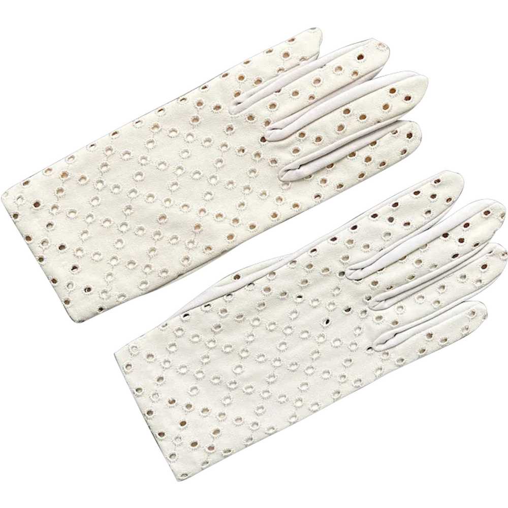 1960s Vintage Creamy White Summer Eyelet Gloves b… - image 1