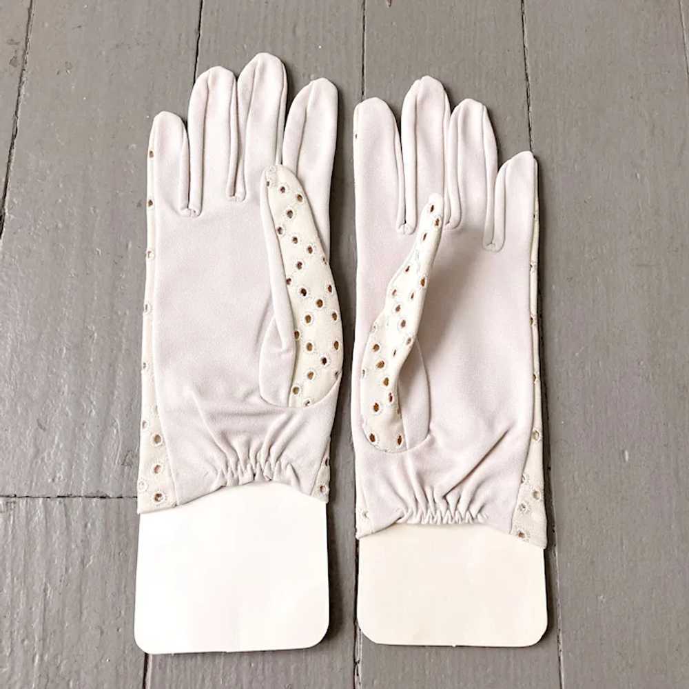 1960s Vintage Creamy White Summer Eyelet Gloves b… - image 4