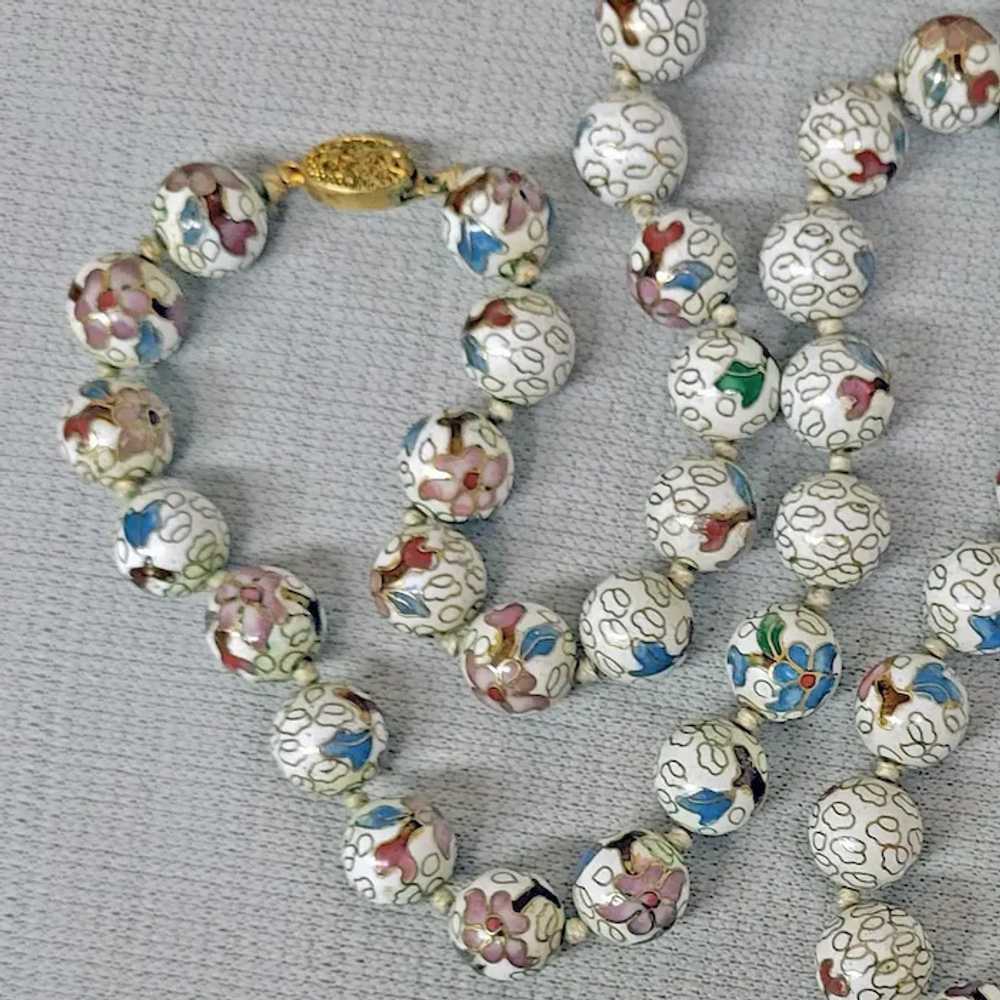 Vintage Chinese White Cloisonne' Bead Necklace Pi… - image 2