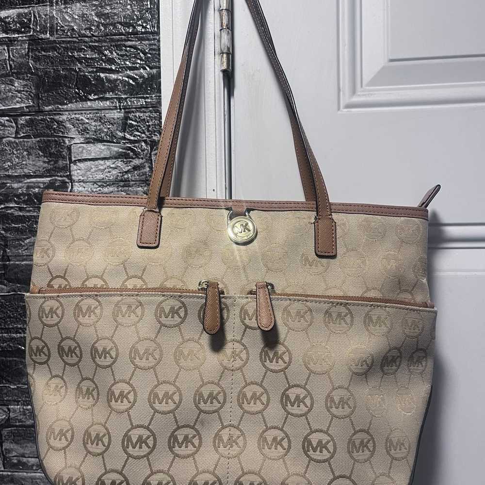 Michael Kors Kempton Signature Medium Pocket Tote… - image 1