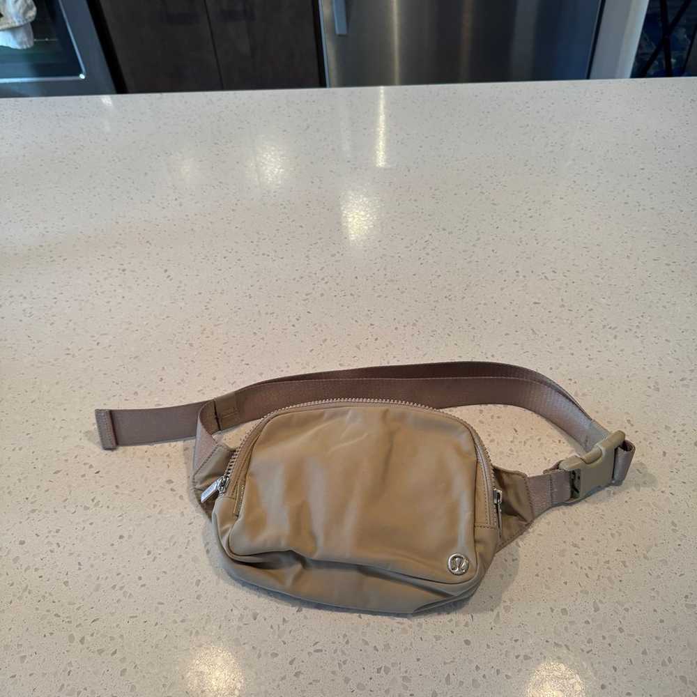 Lululemon Everywhere Belt Bag - image 5