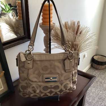 Coach expandable shoulder bag