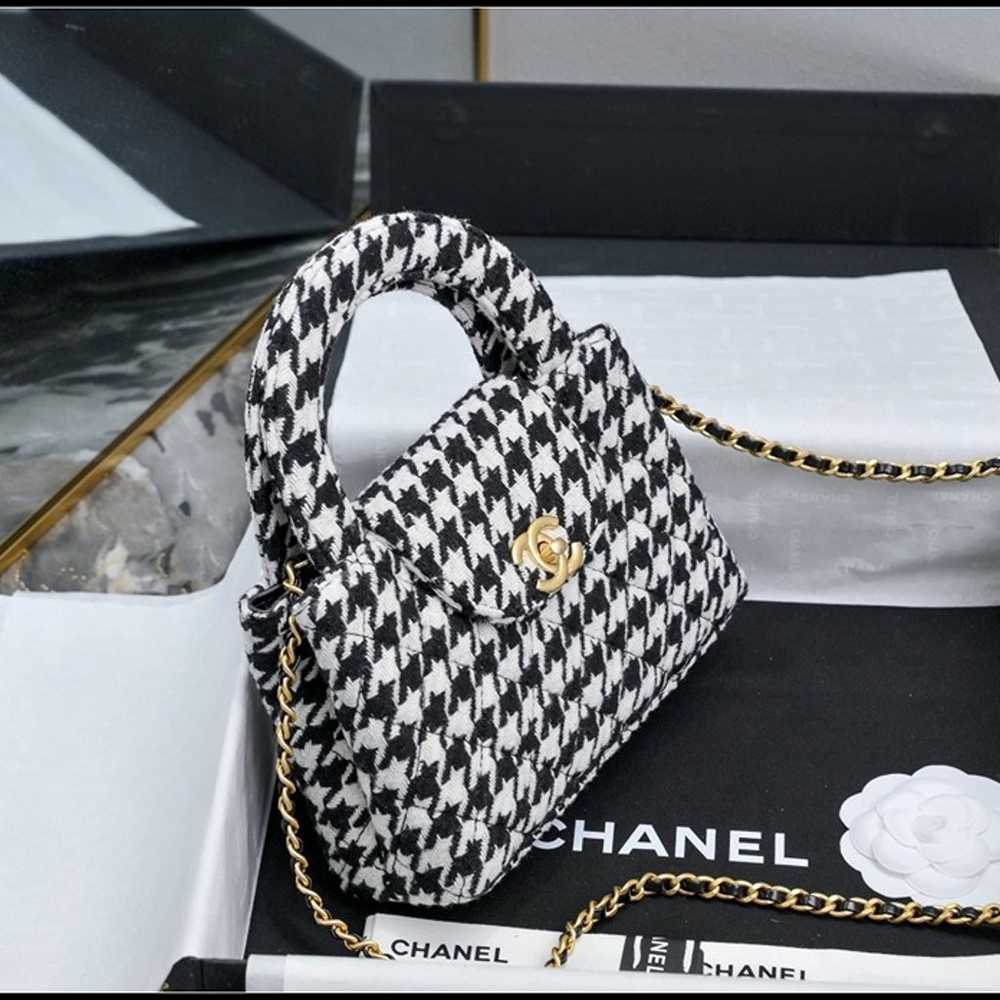 Chanel Shoulder Bag - image 4