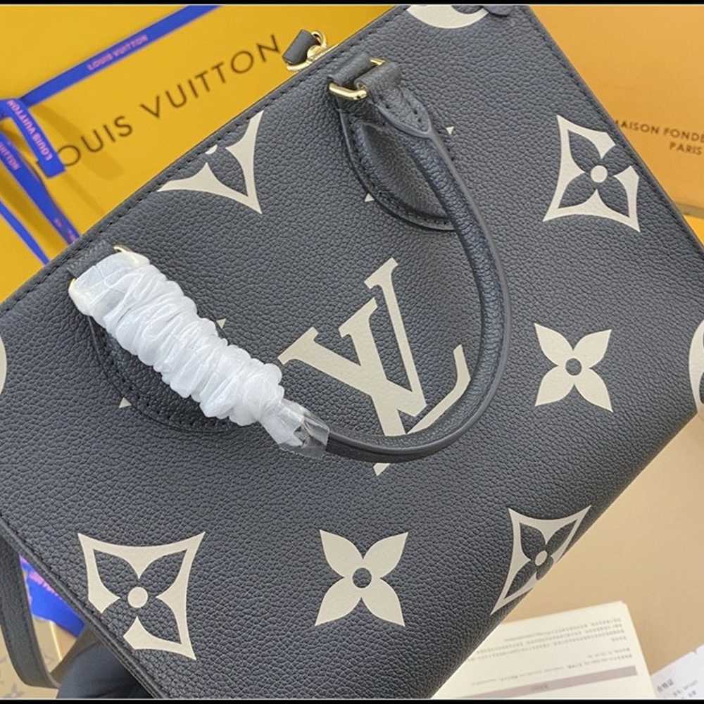 Louis Vuitton Shoulder bag - image 3