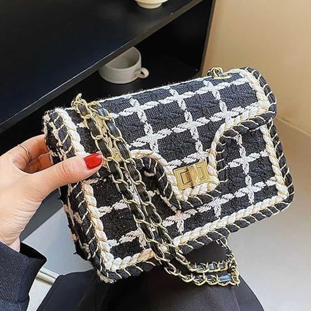 Stylish woman's square bag - image 1