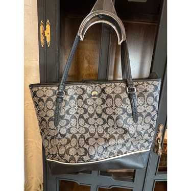 Coach Signature Tote Bag