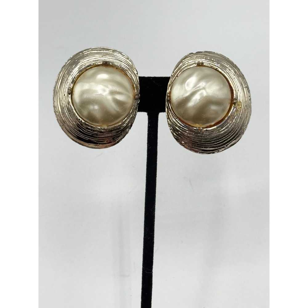 Vintage Vintage faux pearl clip on earrings - image 1