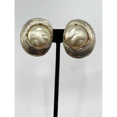 Vintage Vintage faux pearl clip on earrings - image 1