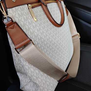 Micheal Kors purse - image 1