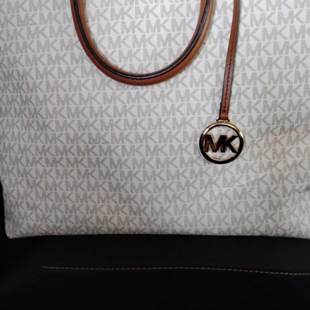 Micheal Kors purse - image 2