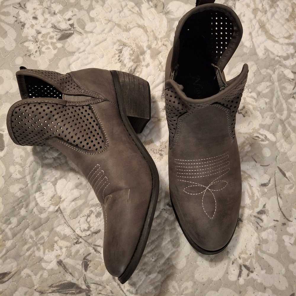 WESTERN STYLE GREY ANKLE BOOTIES - image 2