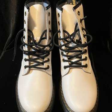 NWOB Dr. Martens Zavala White Leather Combat Boot