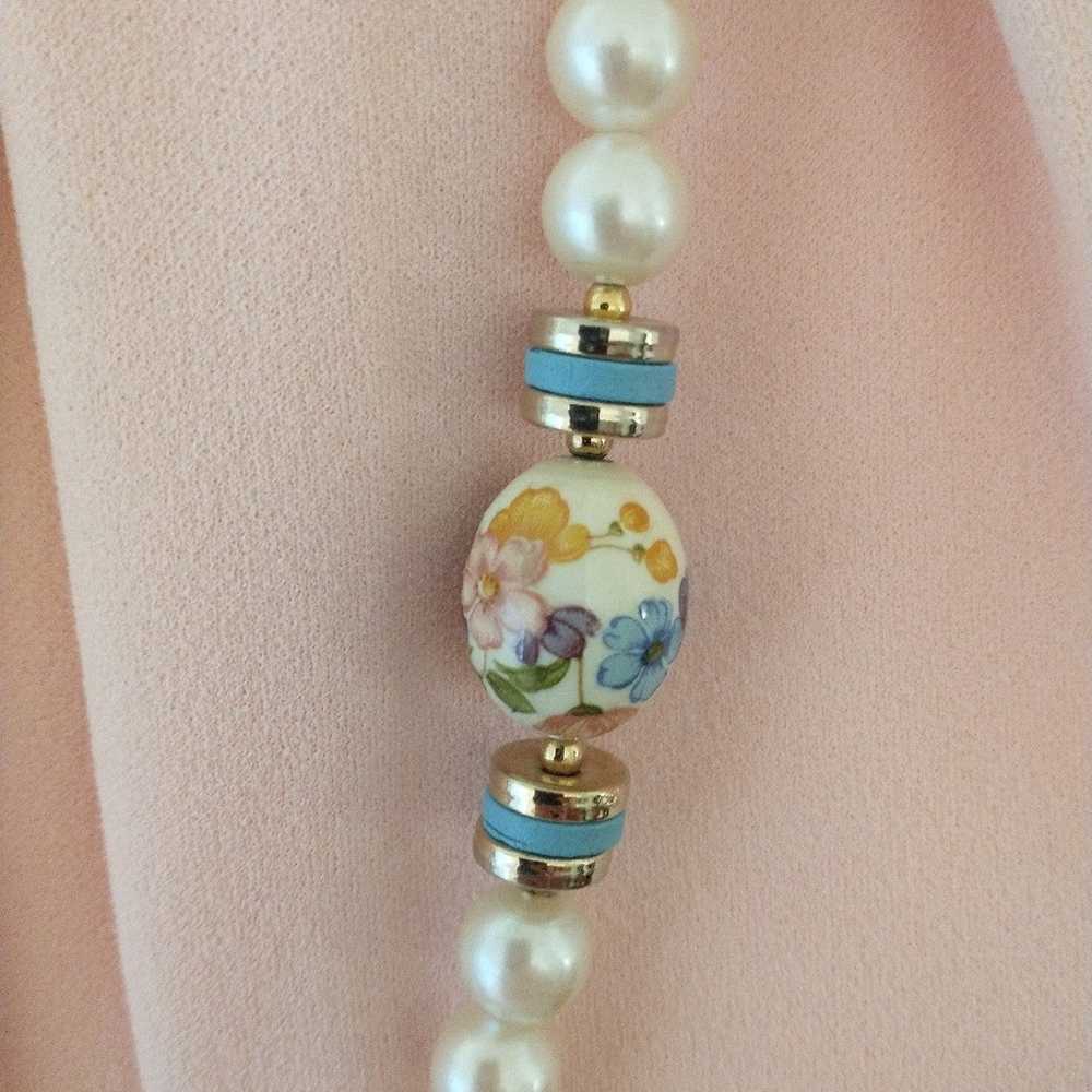 Faux Pearl and Painted Floral Bead Necklace - image 3