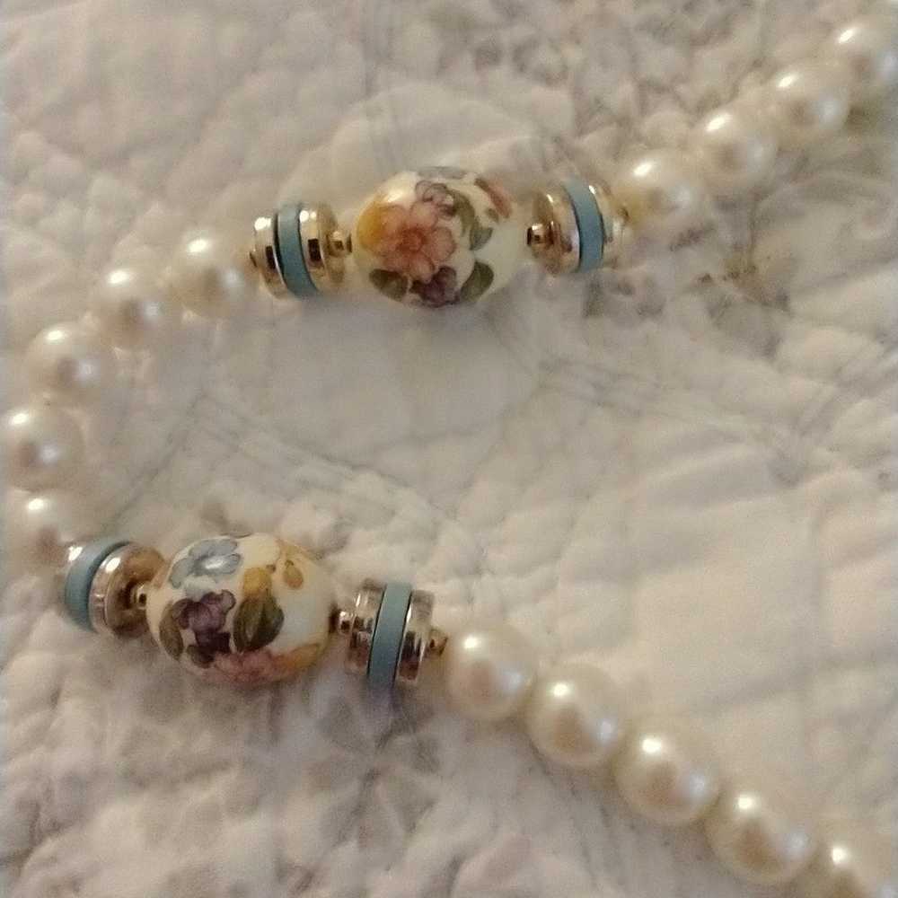 Faux Pearl and Painted Floral Bead Necklace - image 4