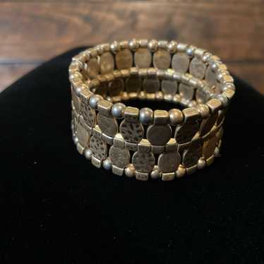 Beautiful Vintage Gold Tone Stretch Bracelet - image 1