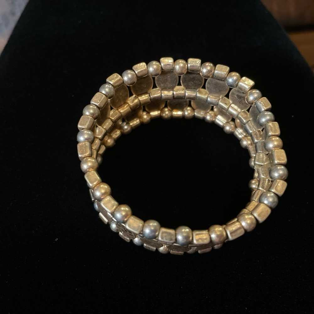 Beautiful Vintage Gold Tone Stretch Bracelet - image 3