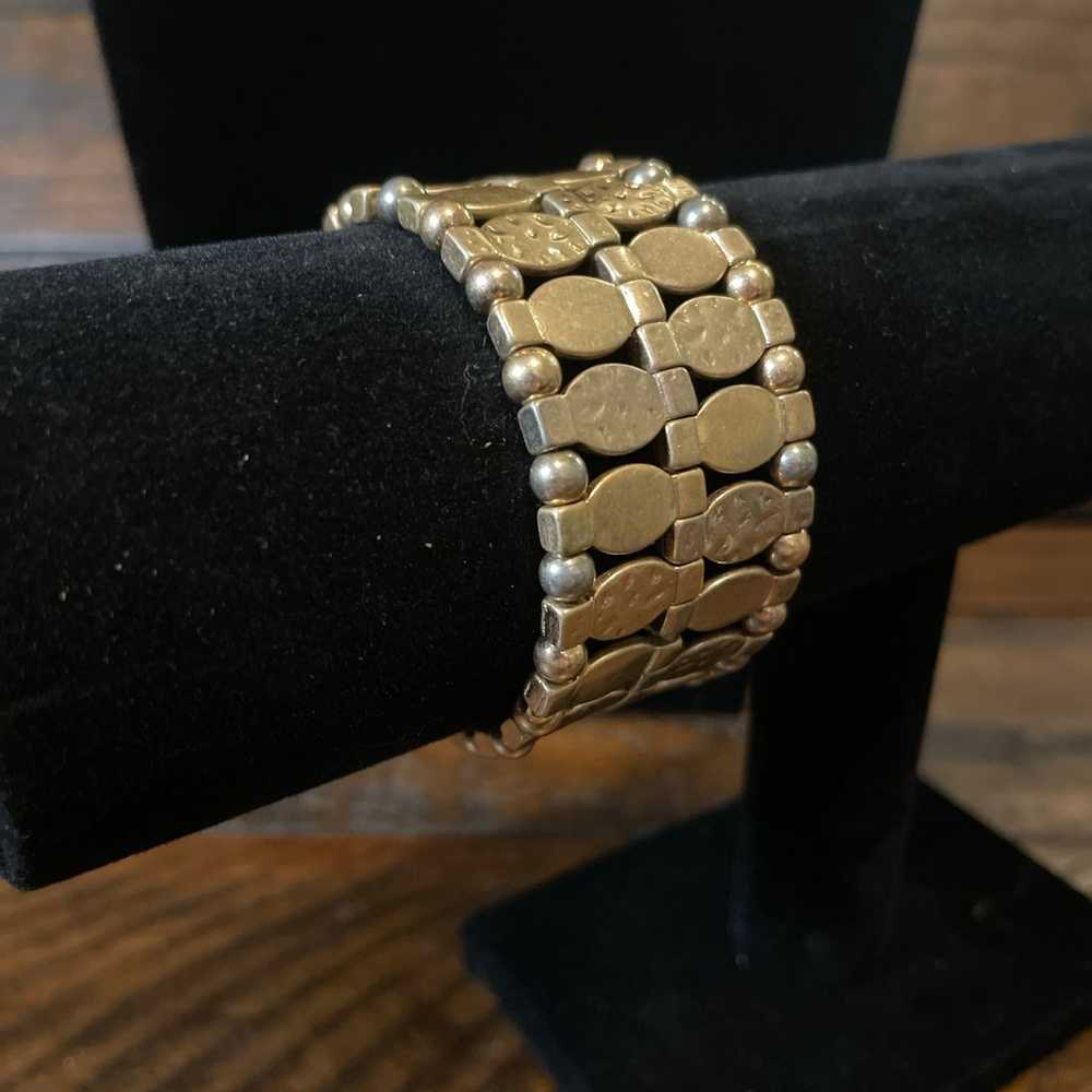 Beautiful Vintage Gold Tone Stretch Bracelet - image 6