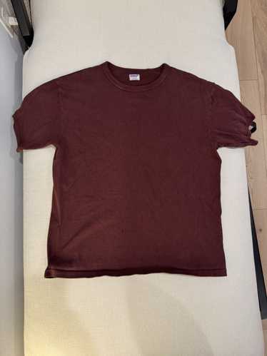 WAREHOUSE & CO Stand Wheeler T-Shirt in Bordeaux