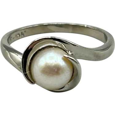 10K White Gold Pearl Ring Size 6 Elegant Design