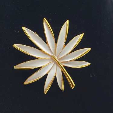 1970s White Enamel Palm Leaf Brooch Gold Tone Trop