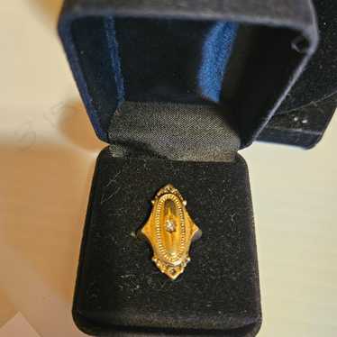 VINTAGE AVON 1970S VICTORIAN REVIVAL RING