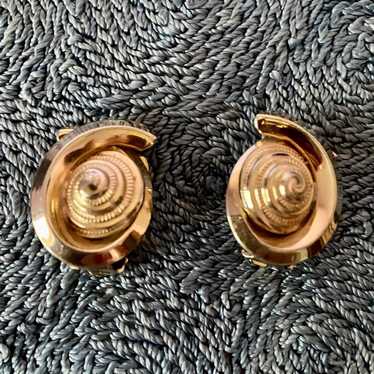 Vintage Alice Gold Tone Metal Clip Earrings