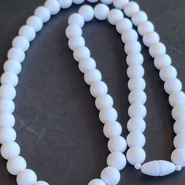 white opaque lucite bead necklace