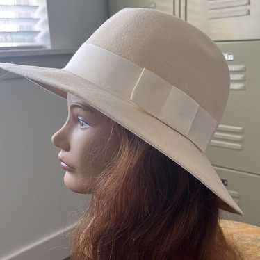 Liz Claiborne Wool Brimmed Hat with Bow cream VTG