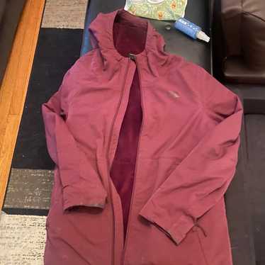 womans northface coat maroon