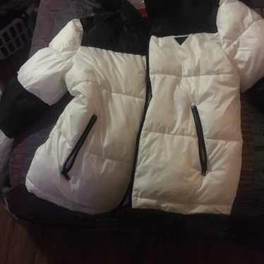 Guess Puffy black and white jacket. XL