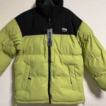 Jeep down jacket in black and yellow green.