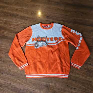 Hooters sweater size L NWOT