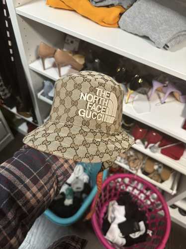 Gucci GUCCI NORTH FACE BUCKET HAT