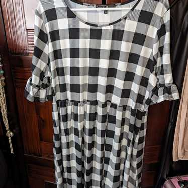 Vibe sportswear plus sized black and white checker