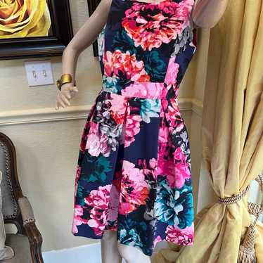 Beautiful floral print dress.