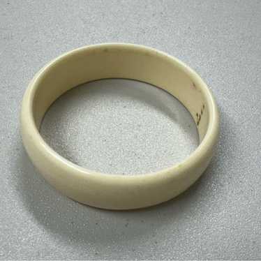 Vintage Bakelite Cream Bangle Bracelet