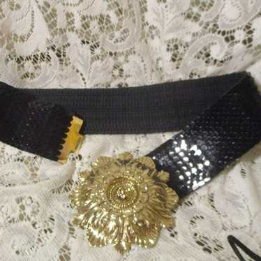 vintage stretch belt with large metal medallion bu