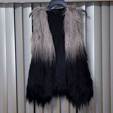 NEW NEVER WOREN FUR VEST