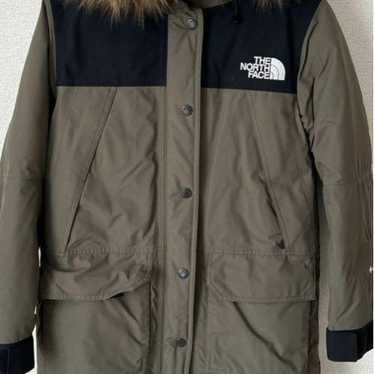 THE NORTH FACE down jacket in khaki color with fur