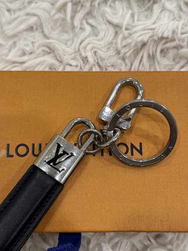 人気！LOUIS VUITTON☆PORTE-CLES DRAGONNE キーリング LOUIS VUITTON Monogram Porte Cles Dragonne Key Ring M65221